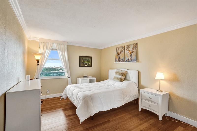Image 15 of 49 For 3015 Ocean Blvd  15j