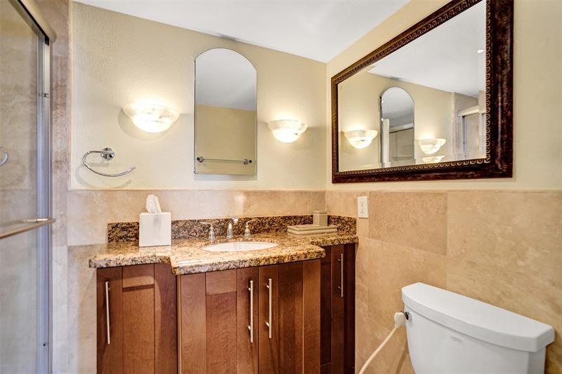 Image 18 of 49 For 3015 Ocean Blvd  15j