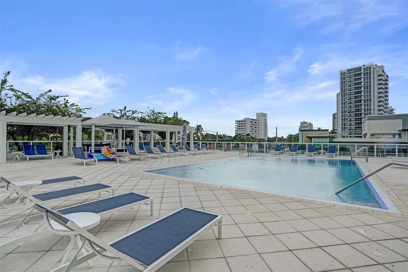 Image 31 of 49 For 3015 Ocean Blvd  15j