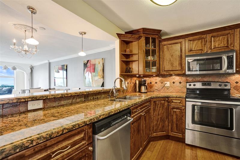 Image 5 of 49 For 3015 Ocean Blvd  15j