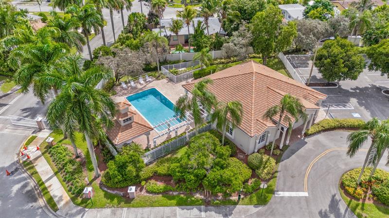 Image 11 of 33 For 2561 Aragon Blvd  1