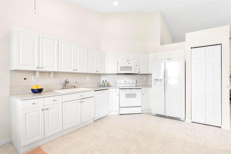 Image 22 of 33 For 2561 Aragon Blvd  1