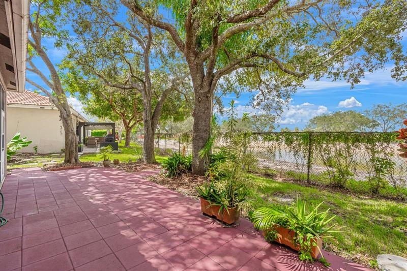 Image 30 of 33 For 2561 Aragon Blvd  1