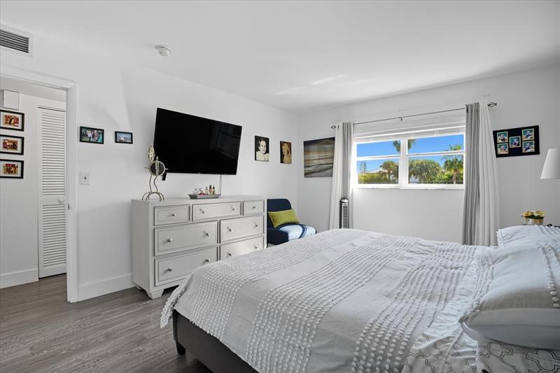 Image 12 of 29 For 5300 Washington St  J214