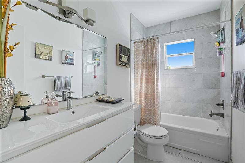 Image 13 of 29 For 5300 Washington St  J214