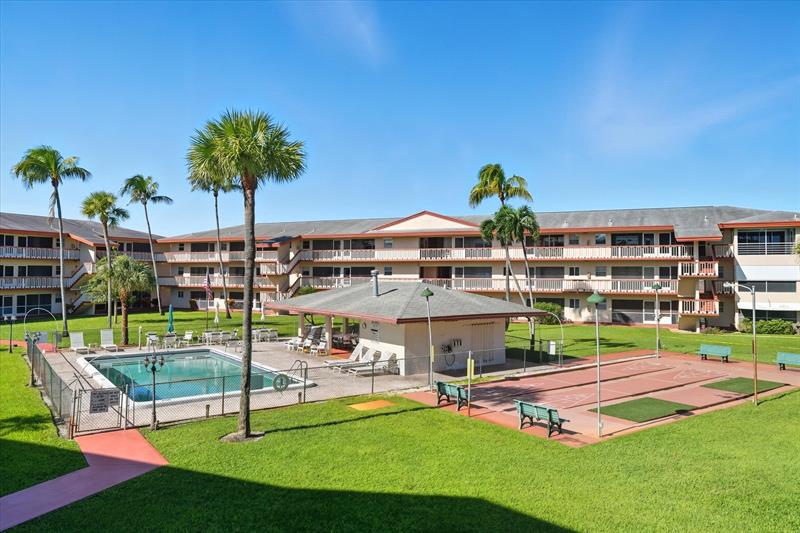 Image 18 of 29 For 5300 Washington St  J214