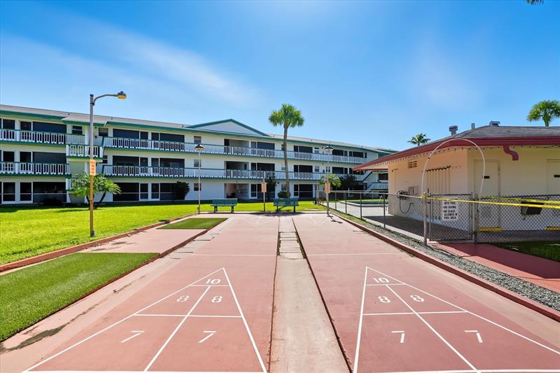 Image 22 of 29 For 5300 Washington St  J214