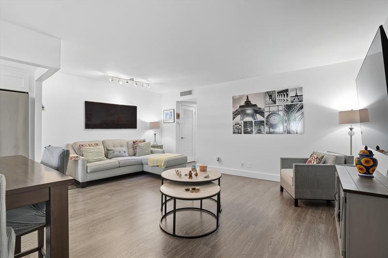 Image 5 of 29 For 5300 Washington St  J214