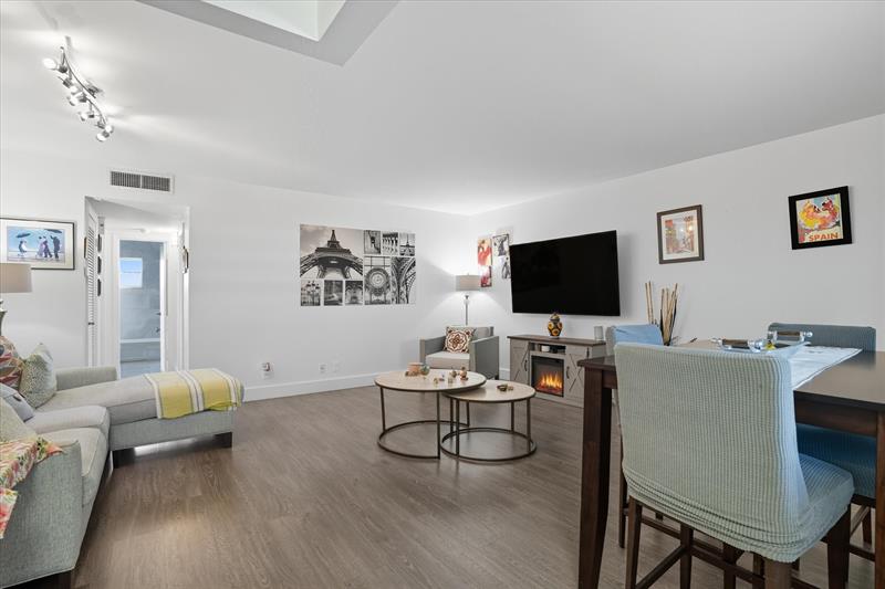 Image 7 of 29 For 5300 Washington St  J214