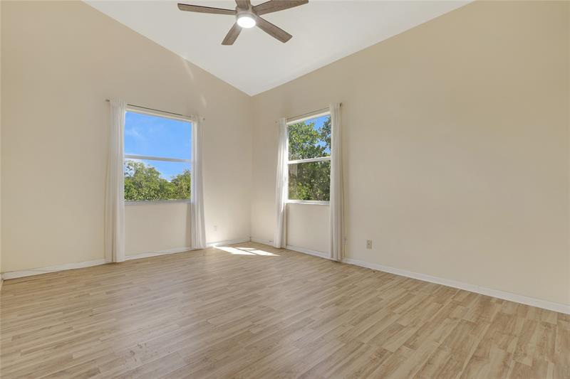Image 13 of 28 For 529 Sheridan St  3081