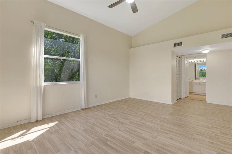 Image 14 of 28 For 529 Sheridan St  3081