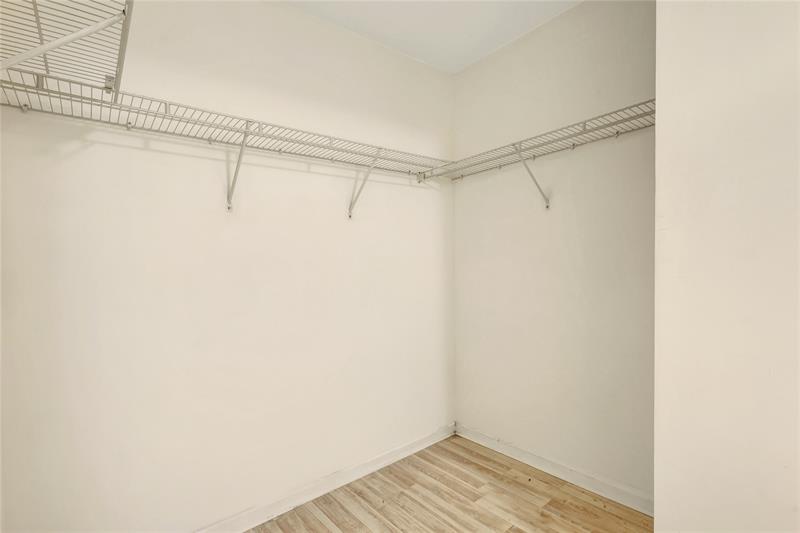 Image 16 of 28 For 529 Sheridan St  3081