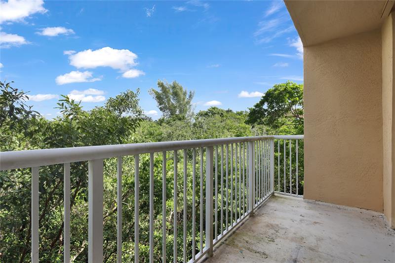 Image 20 of 28 For 529 Sheridan St  3081