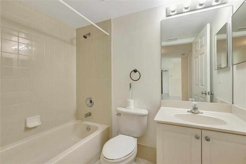 Image 22 of 28 For 529 Sheridan St  3081