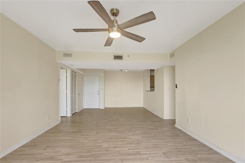 Image 23 of 28 For 529 Sheridan St  3081