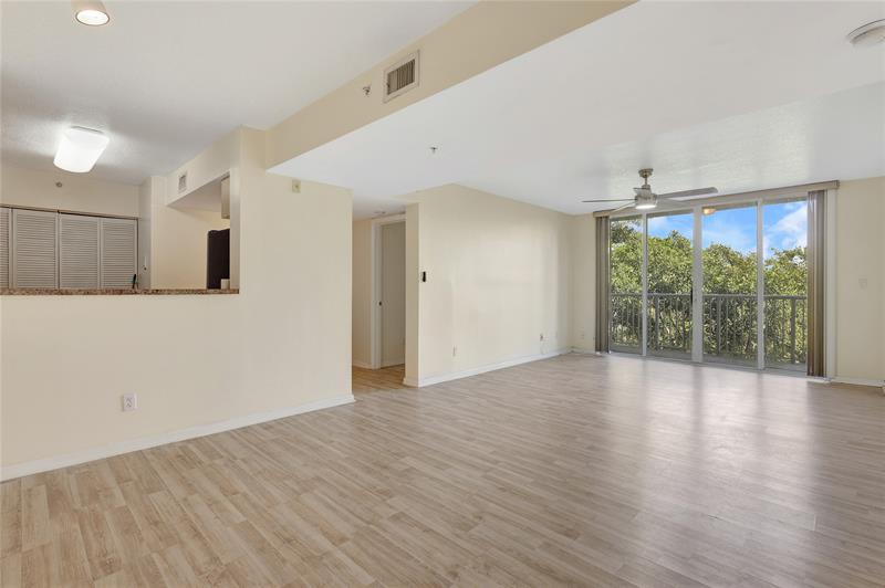 Image 3 of 28 For 529 Sheridan St  3081