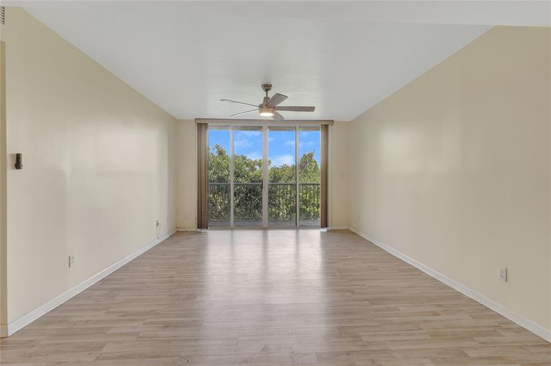 Image 6 of 28 For 529 Sheridan St  3081