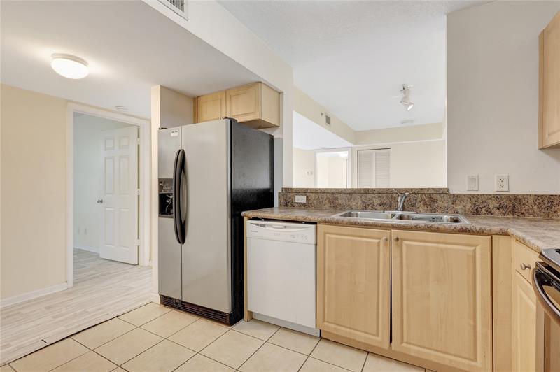 Image 9 of 28 For 529 Sheridan St  3081