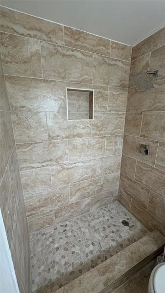 Image 15 of 22 For 5150 6 Av  132