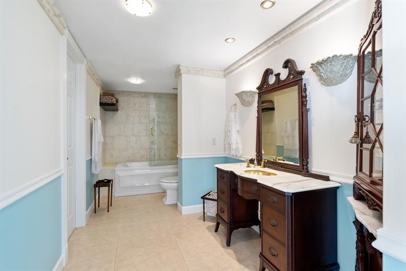 Image 19 of 59 For 2000 Ocean Dr  1810