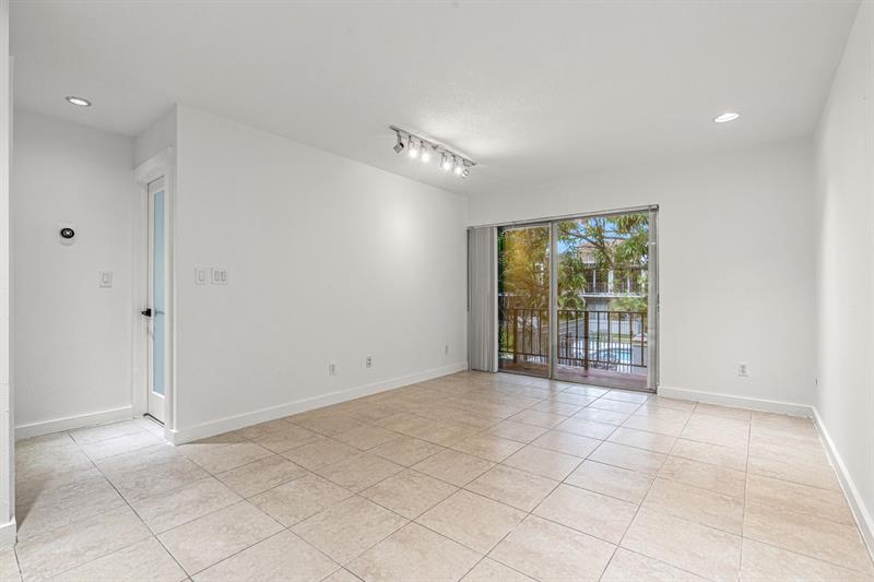 Image 11 of 35 For 9231 87 Av  C7