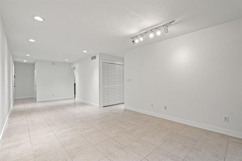 Image 13 of 35 For 9231 87 Av  C7