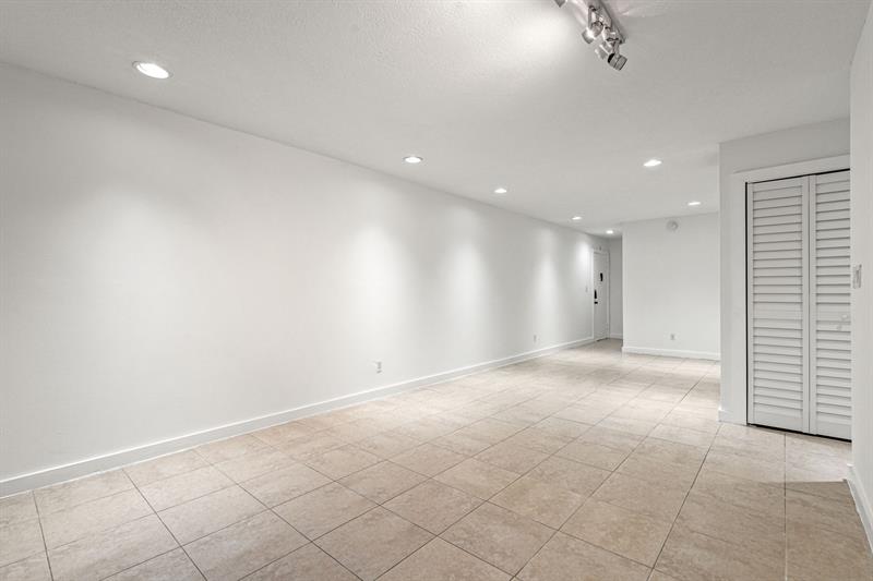 Image 14 of 35 For 9231 87 Av  C7
