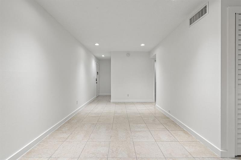 Image 15 of 35 For 9231 87 Av  C7