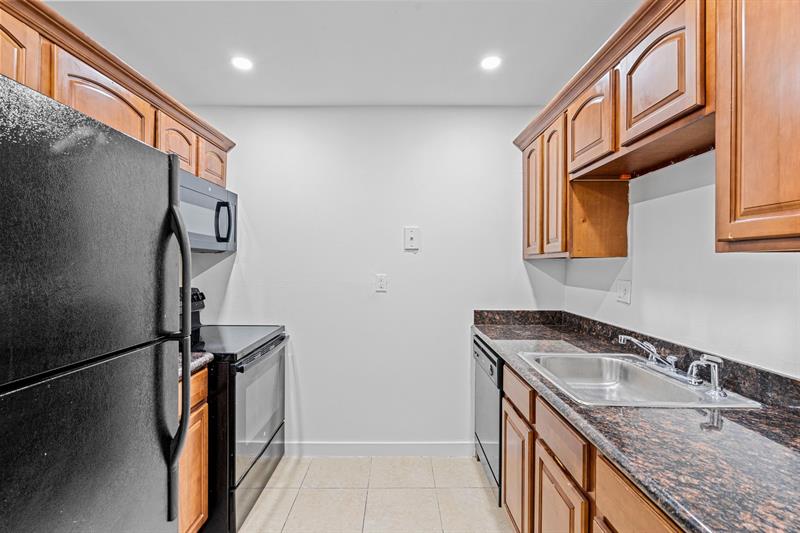 Image 17 of 35 For 9231 87 Av  C7