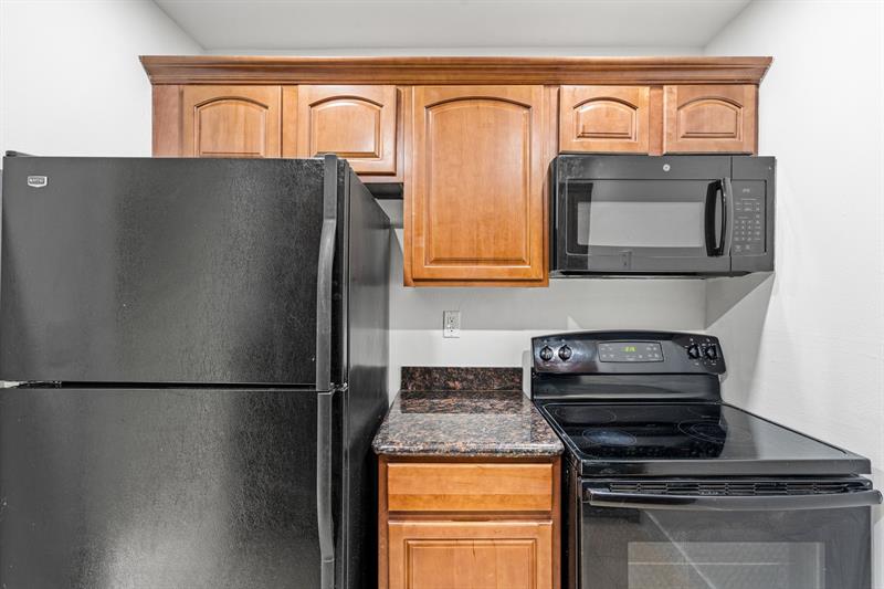 Image 18 of 35 For 9231 87 Av  C7