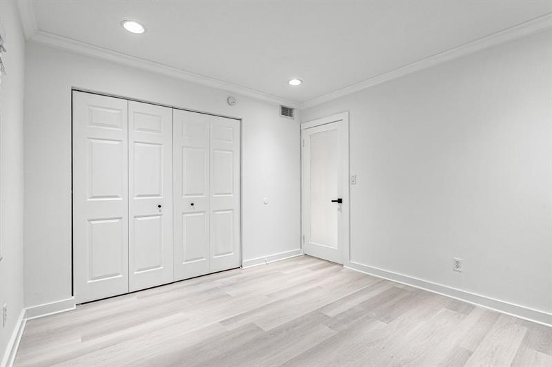 Image 22 of 35 For 9231 87 Av  C7