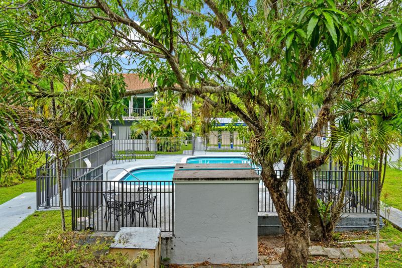Image 34 of 35 For 9231 87 Av  C7