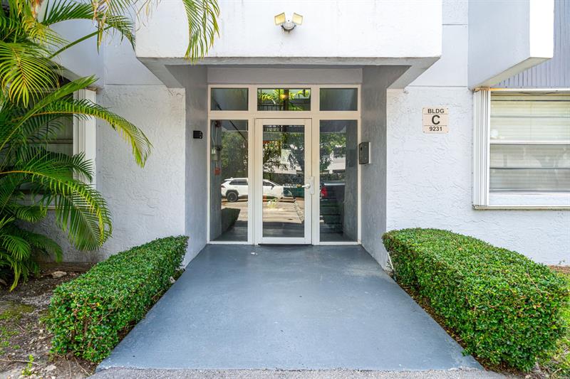 Image 4 of 35 For 9231 87 Av  C7