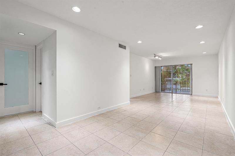Image 9 of 35 For 9231 87 Av  C7