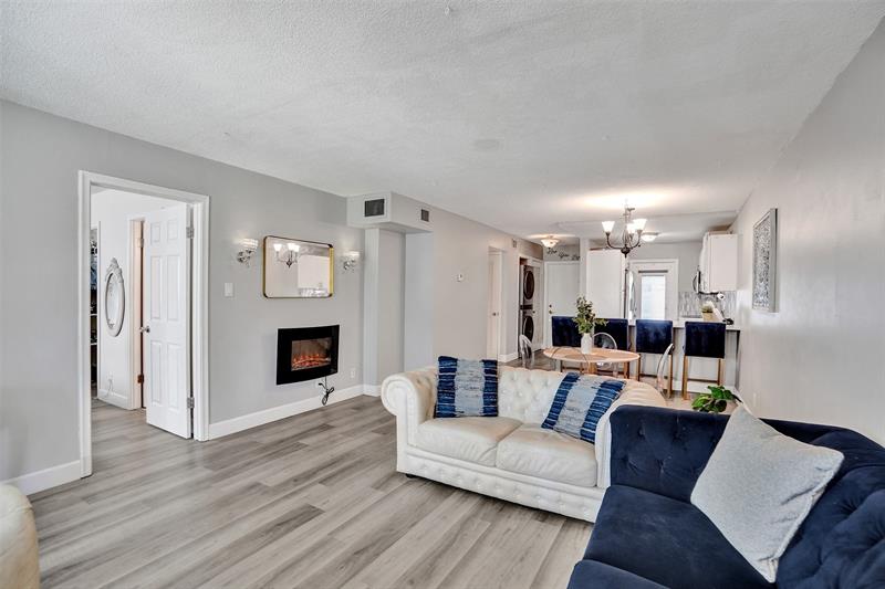 Image 22 of 49 For 400 10th St  117