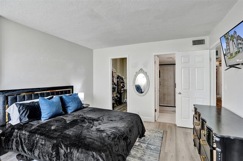 Image 24 of 49 For 400 10th St  117