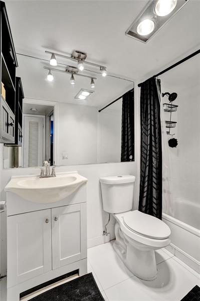 Image 32 of 49 For 400 10th St  117