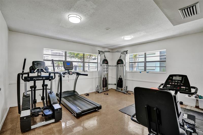 Image 46 of 49 For 400 10th St  117