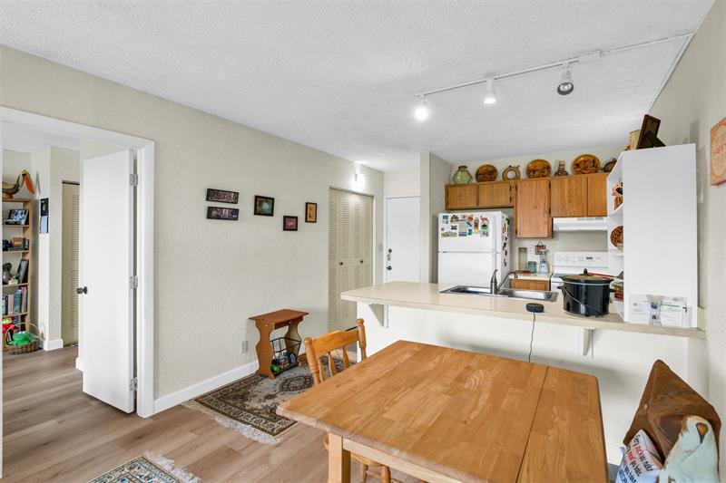 Image 15 of 23 For 2701 Riverside Dr  305-b