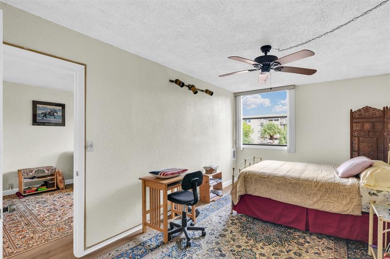 Image 16 of 23 For 2701 Riverside Dr  305-b