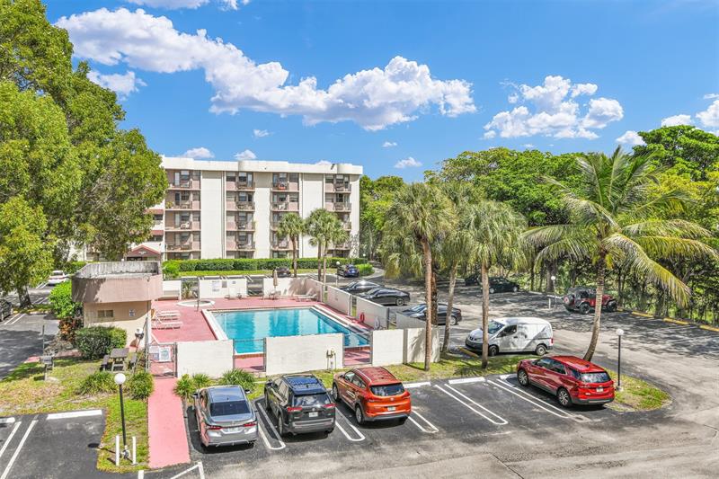 Image 22 of 23 For 2701 Riverside Dr  305-b