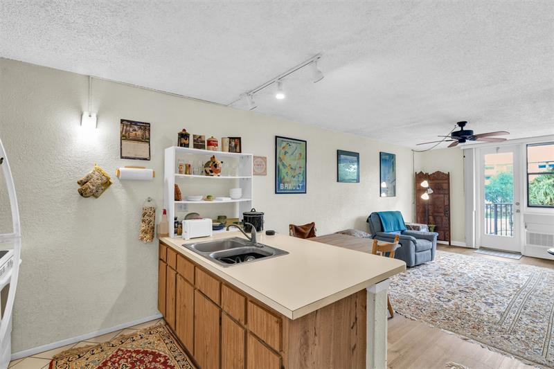 Image 5 of 23 For 2701 Riverside Dr  305-b