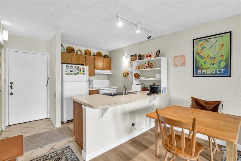 Image 6 of 23 For 2701 Riverside Dr  305-b