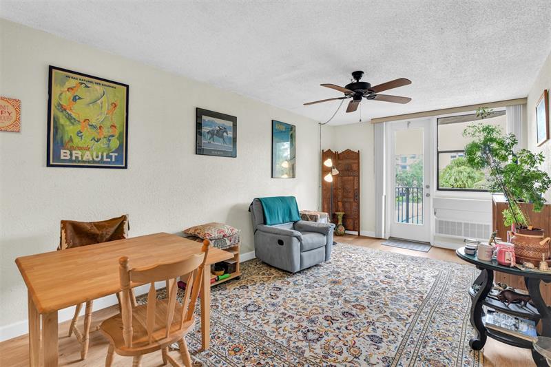 Image 9 of 23 For 2701 Riverside Dr  305-b