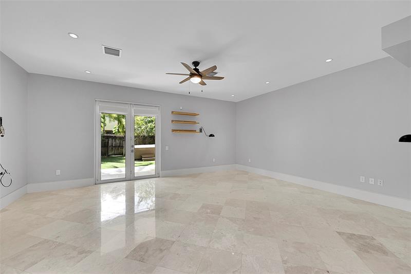 Image 13 of 55 For 704 16th St  