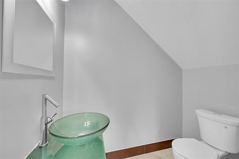 Image 16 of 55 For 704 16th St  