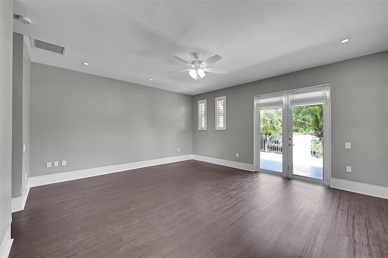 Image 19 of 55 For 704 16th St  