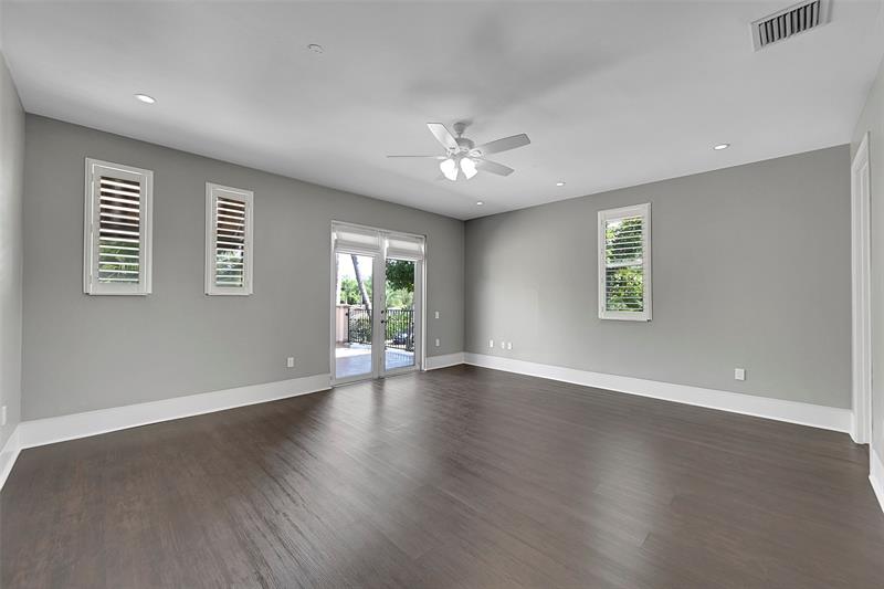 Image 20 of 55 For 704 16th St  