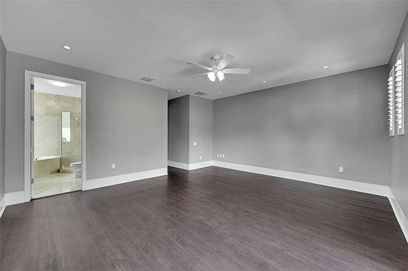 Image 21 of 55 For 704 16th St  