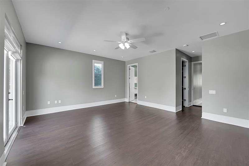 Image 22 of 55 For 704 16th St  